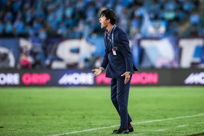 在野外被5个男人躁一夜
